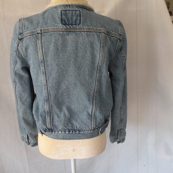 Levis Strauss & Co. women’s Jean Jacket size Medium With Sherpa Fleece Lining - Picture 4 of 16